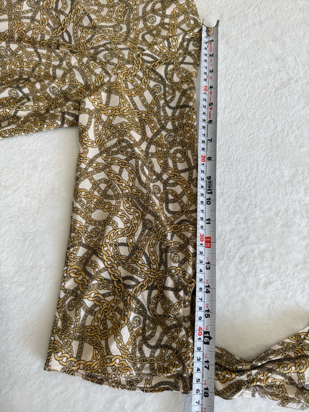 Michael Kors Chain Print Blouse Gold Cream V-Neck Tie Sleeve Top Size M - Picture 8 of 9